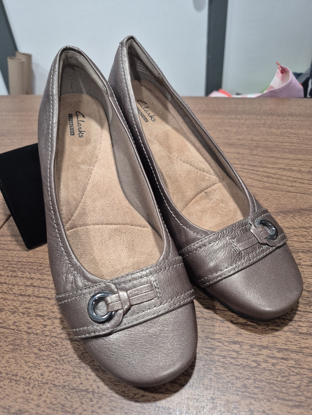 Like New! Clarks Propose Spire Leather Flats